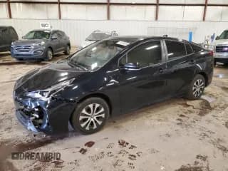 ✅ 2020 Toyota Prius LE • VIN: JTDL9RFU4L3021227 • Lot: 64949555. Wystawiony na Copart z przebiegiem 104 850 mil. Bezpłatny archiwum sprzedaży aukcyjnych z USA i szczegółowy raport historii pojazdu na DreamBid. Zdjęcie 1.