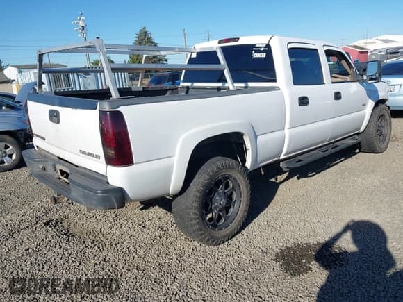 ✅ 2005 Chevrolet Silverado 2500HD LS • VIN: 1GCHK23245F872028 • Lot: 43368972. Listed on IAAI with 234,712 mi. Free auction sales archive from the USA and detailed vehicle history report at DreamBid. Image 4.
