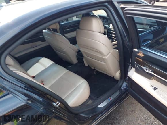 ✅ 2011 BMW 7 Series 750Li xDrive • VIN: WBAKC8C56BC434363 • Lot: 42937217. Listed on IAAI with 115,263 mi. Free auction sales archive from the USA and detailed vehicle history report at DreamBid. Image 8.
