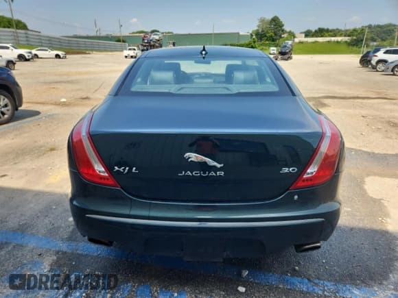 ✅ 2015 Jaguar XJ Portfolio • VIN: SAJWA2GZ3F8V83733 • Lot: 61975205. Wystawiony na Copart z przebiegiem 127 884 mil. Bezpłatny archiwum sprzedaży aukcyjnych z USA i szczegółowy raport historii pojazdu na DreamBid. Zdjęcie 6.