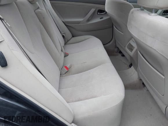 ✅ 2011 Toyota Camry LE • VIN: 4T1BF3EK3BU190340 • Lot: 43694739. Wystawiony na IAAI z przebiegiem 225 492 mil. Bezpłatny archiwum sprzedaży aukcyjnych z USA i szczegółowy raport historii pojazdu na DreamBid. Zdjęcie 8.