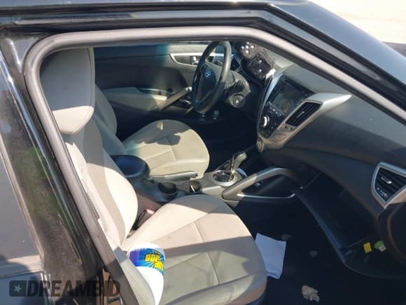 ✅ 2013 Hyundai Veloster w/Black Int • VIN: KMHTC6AD8DU135360 • Lot: 39632653. Wystawiony na IAAI z przebiegiem 135 744 mil. Bezpłatny archiwum sprzedaży aukcyjnych z USA i szczegółowy raport historii pojazdu na DreamBid. Zdjęcie 5.