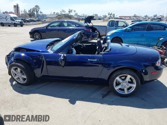 ✅ 2008 Mazda MX-5 Miata Grand Touring • VIN: JM1NC26F780156830 • Lot: 42017749. Wystawiony na IAAI z przebiegiem 80 279 mil. Bezpłatny archiwum sprzedaży aukcyjnych z USA i szczegółowy raport historii pojazdu na DreamBid. Zdjęcie 13.