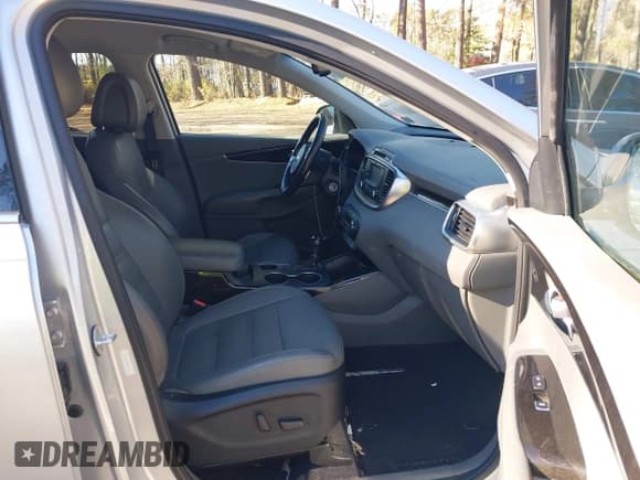 ✅ 2016 Kia Sorento EX • VIN: 5XYPHDA55GG175678 • Lot: 43906570. Listed on IAAI with 136,590 mi. Free auction sales archive from the USA and detailed vehicle history report at DreamBid. Image 5.