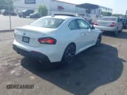 ✅ 2022 BMW 2 Series 230i • VIN: 3MW23CM0XN8C48827 • Lot: 42094046. Wystawiony na IAAI z przebiegiem 41 658 mil. Bezpłatny archiwum sprzedaży aukcyjnych z USA i szczegółowy raport historii pojazdu na DreamBid. Zdjęcie 4.