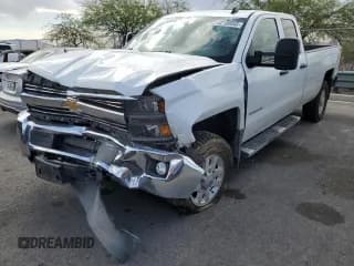 ✅ 2015 Chevrolet Silverado 2500HD LT • VIN: 1GC2KVEG2FZ137726 • Lot: 62199945. Wystawiony na Copart z przebiegiem 146 465 mil. Bezpłatny archiwum sprzedaży aukcyjnych z USA i szczegółowy raport historii pojazdu na DreamBid. Zdjęcie 1.