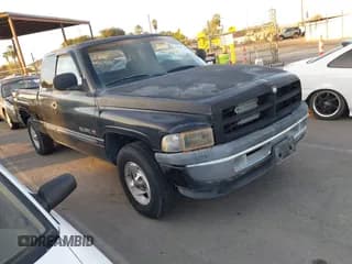 ✅ 2000 Dodge 1500 • VIN: 1B7HC13Y4YJ171261 • Lot: 43596812. Wystawiony na IAAI z przebiegiem 178 320 mil. Bezpłatny archiwum sprzedaży aukcyjnych z USA i szczegółowy raport historii pojazdu na DreamBid. Zdjęcie 1.