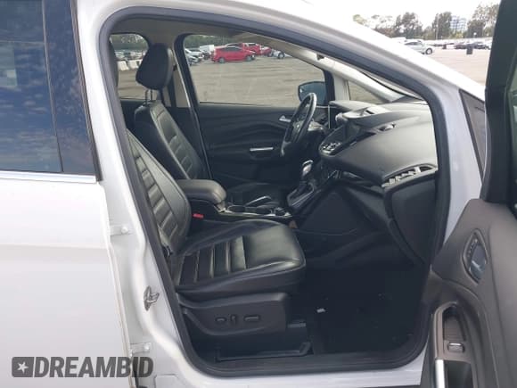 ✅ 2017 Ford C-Max Titanium • VIN: 1FADP5FU9HL108024 • Лот: 43270193. Опубликован ранее на IAAI с пробегом 101 905 миль. Бесплатный доступ к архиву аукционных продаж из США и подробный отчёт об истории автомобиля на DreamBid. Изображение 5.