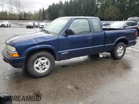 ✅ 2003 Chevrolet S-10 • VIN: 1GCDT19X538228340 • Лот: 47692355. Опубликован ранее на Copart с пробегом 121 707 миль. Бесплатный доступ к архиву аукционных продаж из США и подробный отчёт об истории автомобиля на DreamBid. Изображение 1.