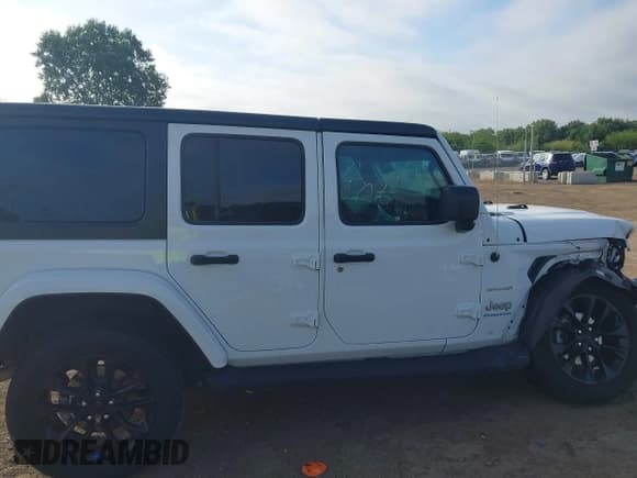 ✅ 2023 Jeep Wrangler Sahara • VIN: 1C4JJXP65PW555618 • Lot: 43005963. Listed on IAAI with 29,146 mi. Free auction sales archive from the USA and detailed vehicle history report at DreamBid. Image 14.