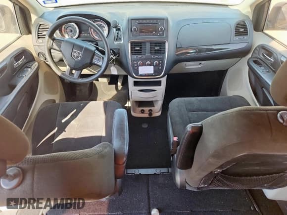 ✅ 2016 Dodge Grand Caravan SE • VIN: 2C4RDGBG9GR392684 • Lot: 86127985. Wystawiony na Copart z przebiegiem 214 664 mil. Bezpłatny archiwum sprzedaży aukcyjnych z USA i szczegółowy raport historii pojazdu na DreamBid. Zdjęcie 8.