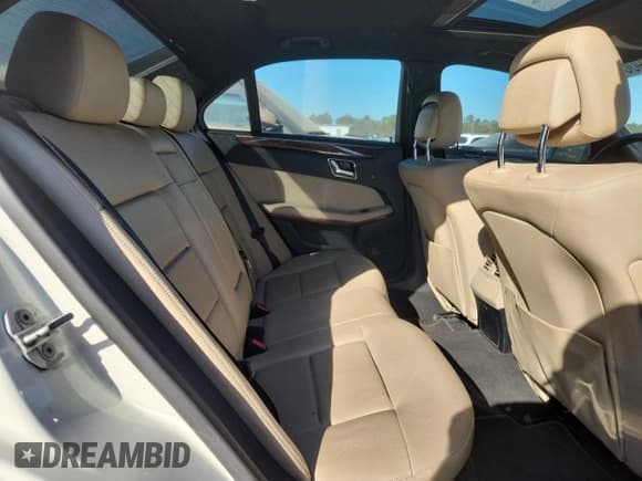 ✅ 2010 Mercedes-Benz E 350 Sport • VIN: WDDHF8HB1AA100082 • Lot: 92890075. Wystawiony na Copart z przebiegiem 311 236 mil. Bezpłatny archiwum sprzedaży aukcyjnych z USA i szczegółowy raport historii pojazdu na DreamBid. Zdjęcie 10.