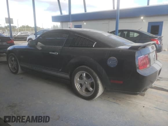 ✅ 2006 Ford Mustang GT Deluxe • VIN: 1ZVFT82H265257057 • Лот: 86852275. Опубликован ранее на Copart с пробегом 20 822 миль. Бесплатный доступ к архиву аукционных продаж из США и подробный отчёт об истории автомобиля на DreamBid. Изображение 2.