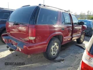 ✅ 2002 Chevrolet Blazer LS • VIN: 1GNDT13W92K225885 • Lot: 66762885. Wystawiony na Copart z przebiegiem Nie podano. Bezpłatny archiwum sprzedaży aukcyjnych z USA i szczegółowy raport historii pojazdu na DreamBid. Zdjęcie 3.