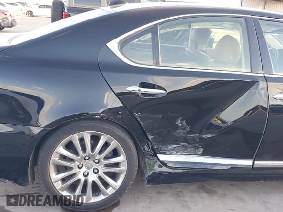 ✅ 2015 Lexus LS 460 • VIN: JTHBL5EF2F5134898 • Lot: 43688853. Listed on IAAI with 75,581 mi. Free auction sales archive from the USA and detailed vehicle history report at DreamBid. Image 6.