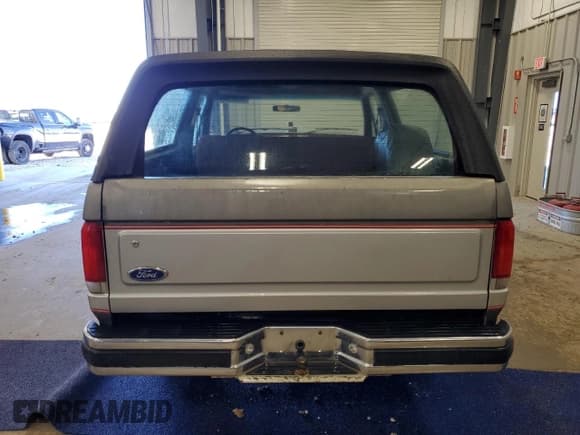 ✅ 1987 Ford Bronco • VIN: 1FMDU15Y1HLA18796 • Lot: 46362585. Listed on Copart with 44,356 mi. Free auction sales archive from the USA and detailed vehicle history report at DreamBid. Image 6.