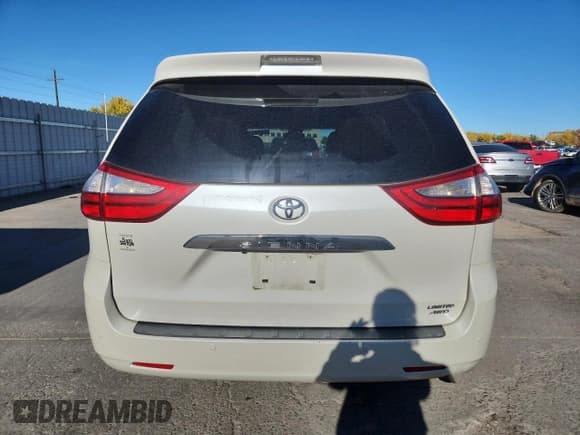 ✅ 2015 Toyota Sienna Limited • VIN: 5TDDK3DC9FS115820 • Lot: 82698785. Listed on Copart with 234,277 mi. Free auction sales archive from the USA and detailed vehicle history report at DreamBid. Image 6.