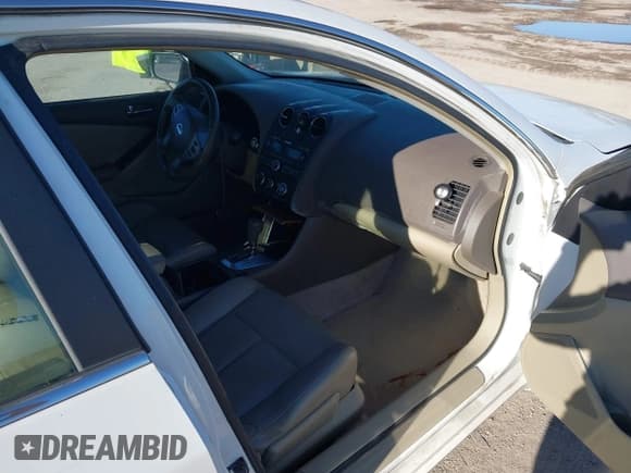 ✅ 2008 Nissan Altima S • VIN: 1N4AL21E98N467858 • Лот: 43799684. Опубликован ранее на IAAI с пробегом 277 821 миль. Бесплатный доступ к архиву аукционных продаж из США и подробный отчёт об истории автомобиля на DreamBid. Изображение 5.