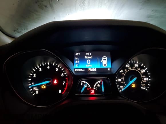 ✅ 2018 Ford Focus Titanium • VIN: 1FADP3J21JL316897 • Lot: 90242585. Wystawiony na Copart z przebiegiem 132 305 mil. Bezpłatny archiwum sprzedaży aukcyjnych z USA i szczegółowy raport historii pojazdu na DreamBid. Zdjęcie 9.