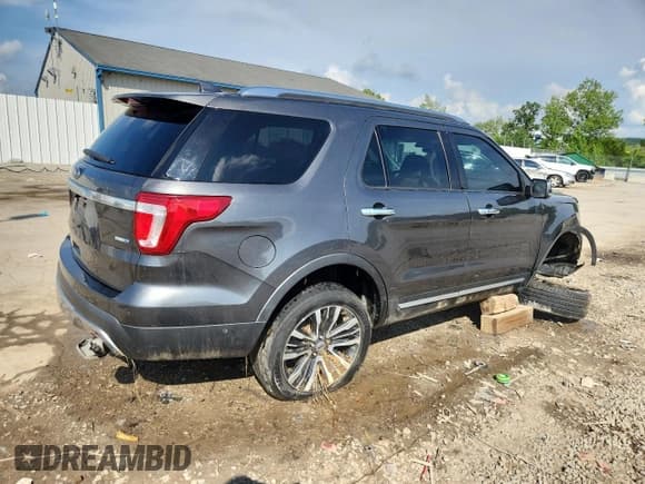 ✅ 2016 Ford Explorer Platinum • VIN: 1FM5K8HT6GGA53294 • Lot: 62171665. Wystawiony na Copart z przebiegiem 177 507 mil. Bezpłatny archiwum sprzedaży aukcyjnych z USA i szczegółowy raport historii pojazdu na DreamBid. Zdjęcie 3.