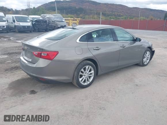2018 Chevrolet Malibu LT z VIN 1G1ZD5ST2JF111396, wystawiony jako IAAI lot #43515295 z przebiegiem 155 383 mil mil oraz . Historia ofert i sprzedaży dostępna na DreamBid. Obrazek 4.