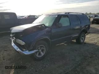 ✅ 1998 Chevrolet Blazer LS • VIN: 1GNCS13W5W2293895 • Lot: 49852655. Wystawiony na Copart z przebiegiem Nie podano. Bezpłatny archiwum sprzedaży aukcyjnych z USA i szczegółowy raport historii pojazdu na DreamBid. Zdjęcie 1.