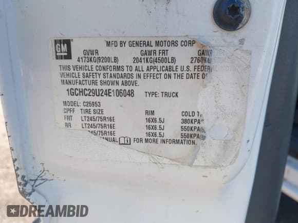 ✅ 2004 Chevrolet Silverado 2500HD Work Truck • VIN: 1GCHC29U24E106048 • Lot: 43763871. Wystawiony na IAAI z przebiegiem 321 877 mil. Bezpłatny archiwum sprzedaży aukcyjnych z USA i szczegółowy raport historii pojazdu na DreamBid. Zdjęcie 9.
