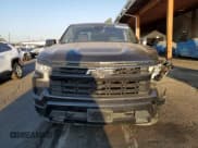 ✅ 2022 Chevrolet Silverado 1500 RST • VIN: 2GCUDEED2N1517956 • Lot: 69845685. Wystawiony na Copart z przebiegiem 49 594 mil. Bezpłatny archiwum sprzedaży aukcyjnych z USA i szczegółowy raport historii pojazdu na DreamBid. Zdjęcie 5.