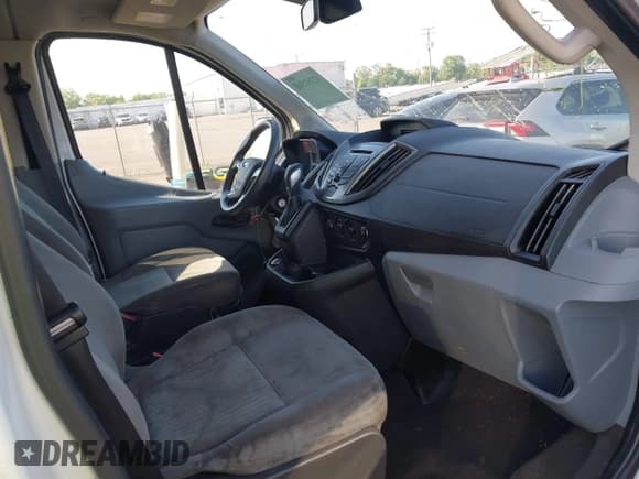 ✅ 2017 Ford Transit XL • VIN: 1FBZX2ZM3HKB15099 • Lot: 42352568. Wystawiony na IAAI z przebiegiem 216 536 mil. Bezpłatny archiwum sprzedaży aukcyjnych z USA i szczegółowy raport historii pojazdu na DreamBid. Zdjęcie 5.