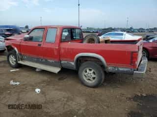1994 Dodge Dakota z VIN 1B7GG23Y0RS522930, wystawiony jako Copart lot #65056045 z przebiegiem 274 697 mil mil oraz Czysty tytuł • Clean title. Historia ofert i sprzedaży dostępna na DreamBid. Obrazek 2.