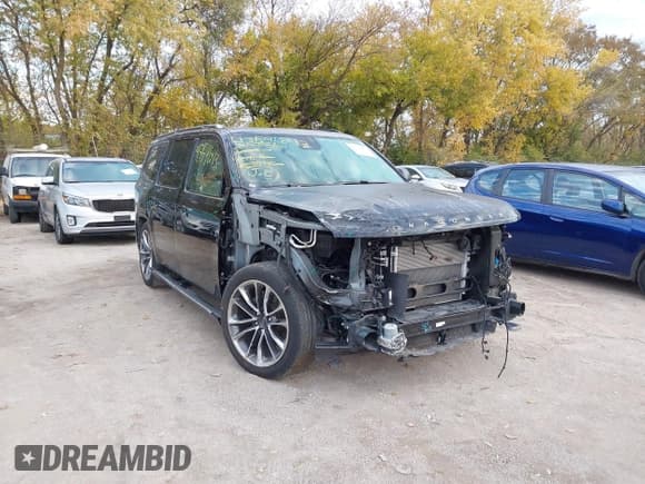 ✅ 2023 Jeep Wagoneer Series III • VIN: 1C4SJVDP2PS563494 • Lot: 43591813. Wystawiony na IAAI z przebiegiem 20 947 mil. Bezpłatny archiwum sprzedaży aukcyjnych z USA i szczegółowy raport historii pojazdu na DreamBid. Zdjęcie 1.