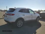 ✅ 2017 Lincoln MKC Select • VIN: 5LMCJ2D97HUL68154 • Лот: 84898215. Опубликован ранее на Copart с пробегом 143 899 миль. Бесплатный доступ к архиву аукционных продаж из США и подробный отчёт об истории автомобиля на DreamBid. Изображение 3.