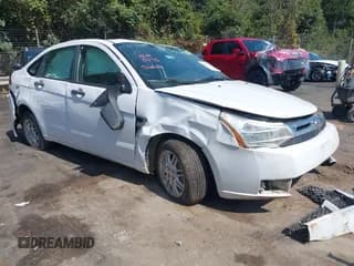 ✅ 2008 Ford Focus SE • VIN: 1FAHP35N38W297672 • Lot: 43278343. Wystawiony na IAAI z przebiegiem 102 245 mil. Bezpłatny archiwum sprzedaży aukcyjnych z USA i szczegółowy raport historii pojazdu na DreamBid. Zdjęcie 1.