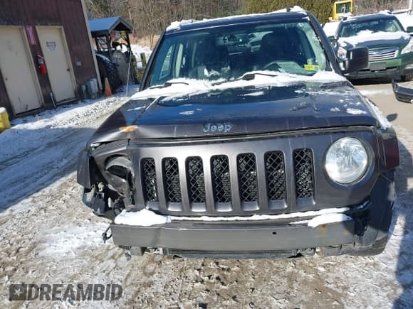 ✅ 2016 Jeep Patriot High Altitude • VIN: 1C4NJRFB3GD709556 • Lot: 41238260. Wystawiony na IAAI z przebiegiem 111 450 mil. Bezpłatny archiwum sprzedaży aukcyjnych z USA i szczegółowy raport historii pojazdu na DreamBid. Zdjęcie 12.