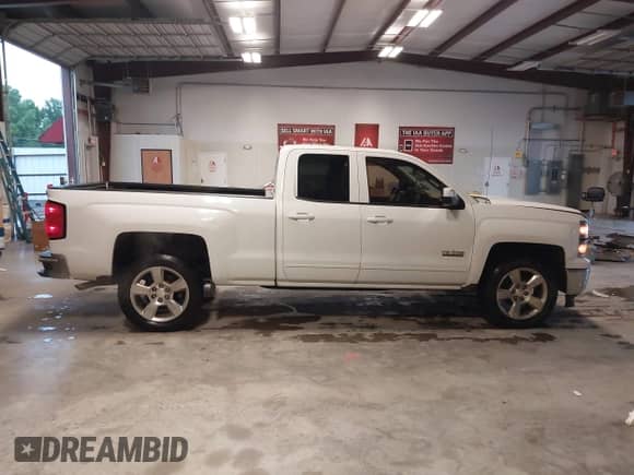 2015 Chevrolet Silverado 1500 LT z VIN 1GCRCREH0FZ398560, wystawiony jako IAAI lot #42454940 z przebiegiem 158 025 mil mil oraz . Historia ofert i sprzedaży dostępna na DreamBid. Obrazek 14.