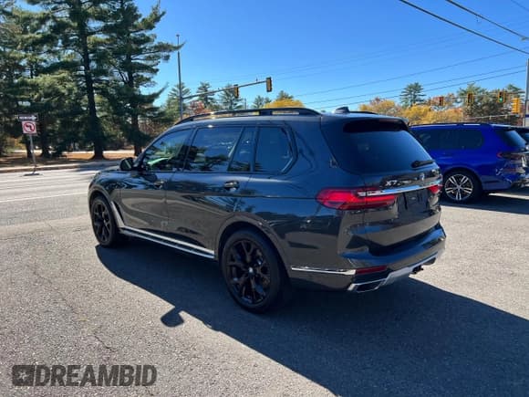 ✅ 2021 BMW X7 xDrive40i • VIN: 5UXCW2C07M9E79121 • Lot: 87124385. Listed on Copart with 122,128 mi. Free auction sales archive from the USA and detailed vehicle history report at DreamBid. Image 3.