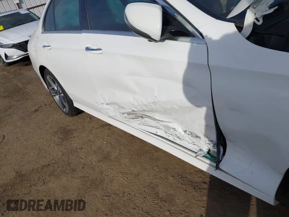 ✅ 2020 Mercedes-Benz E 350 • VIN: WDDZF8DB7LA752766 • Lot: 41752422. Listed on IAAI with 48,225 mi. Free auction sales archive from the USA and detailed vehicle history report at DreamBid. Image 6.