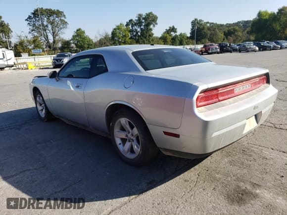 ✅ 2010 Dodge Challenger SE • VIN: 2B3CJ4DV8AH270146 • Lot: 72335424. Wystawiony na Copart z przebiegiem 147 309 mil. Bezpłatny archiwum sprzedaży aukcyjnych z USA i szczegółowy raport historii pojazdu na DreamBid. Zdjęcie 2.