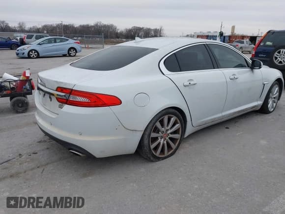 ✅ 2014 Jaguar XF SC • VIN: SAJWJ0EF4E8U18124 • Lot: 43925481. Wystawiony na IAAI z przebiegiem Nie podano. Bezpłatny archiwum sprzedaży aukcyjnych z USA i szczegółowy raport historii pojazdu na DreamBid. Zdjęcie 4.