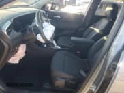 ✅ 2025 Buick Encore GX Preferred • VIN: KL4AMBSL2SB177288 • Lot: 91830535. Wystawiony na Copart z przebiegiem 16 398 mil. Bezpłatny archiwum sprzedaży aukcyjnych z USA i szczegółowy raport historii pojazdu na DreamBid. Zdjęcie 7.