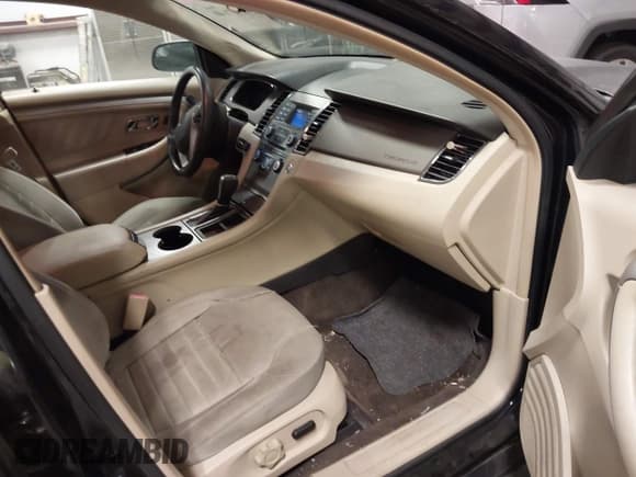 ✅ 2013 Ford Taurus SE • VIN: 1FAHP2D8XDG172565 • Лот: 43727140. Опубликован ранее на IAAI с пробегом 154 168 миль. Бесплатный доступ к архиву аукционных продаж из США и подробный отчёт об истории автомобиля на DreamBid. Изображение 5.