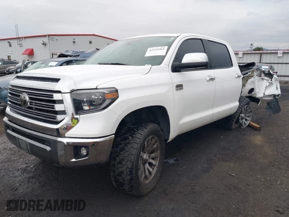 ✅ 2020 Toyota Tundra Platinum • VIN: 5TFAY5F1XLX943275 • Лот: 43224461. Опубликован ранее на IAAI с пробегом 109 762 миль. Бесплатный доступ к архиву аукционных продаж из США и подробный отчёт об истории автомобиля на DreamBid. Изображение 2.