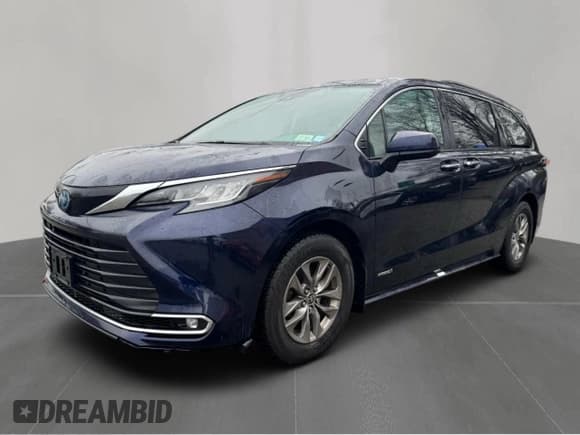 ✅ 2021 Toyota Sienna XLE • VIN: 5TDYRKECXMS068784 • Lot: 52666455. Listed on Copart with 215,072 mi. Free auction sales archive from the USA and detailed vehicle history report at DreamBid. Image 2.