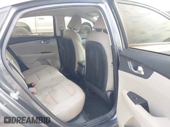 ✅ 2021 Kia Forte LXS • VIN: 3KPF24AD8ME332004 • Lot: 42069968. Wystawiony na IAAI z przebiegiem 74 758 mil. Bezpłatny archiwum sprzedaży aukcyjnych z USA i szczegółowy raport historii pojazdu na DreamBid. Zdjęcie 8.