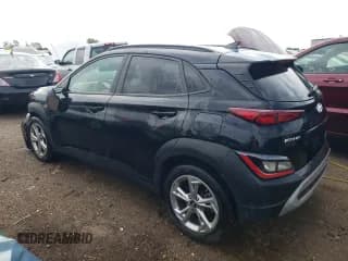 ✅ 2022 Hyundai Kona SEL • VIN: KM8K6CAB9NU830349 • Лот: 68481014. Опубликован ранее на Copart с пробегом 27 207 миль. Бесплатный доступ к архиву аукционных продаж из США и подробный отчёт об истории автомобиля на DreamBid. Изображение 2.