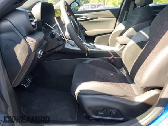 2024 Dodge Hornet R/T Plus z VIN ZACPDFDW2R3A23248, wystawiony jako Copart lot #79399974 z przebiegiem 525 mil mil oraz Szkoda całkowita • Salvage title. Historia ofert i sprzedaży dostępna na DreamBid. Obrazek 7.