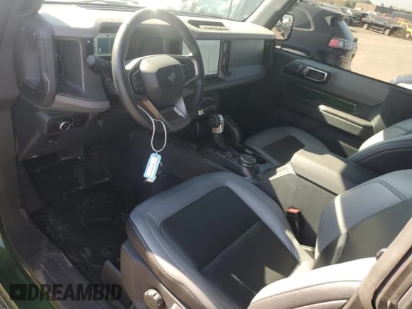 ✅ 2024 Ford Bronco Big Bend • VIN: 1FMDE7AH0RLA95781 • Лот: 80817365. Опубликован ранее на Copart с пробегом 4 279 миль. Бесплатный доступ к архиву аукционных продаж из США и подробный отчёт об истории автомобиля на DreamBid. Изображение 8.