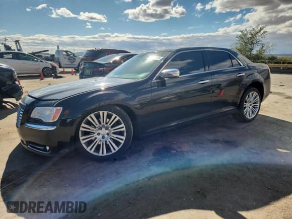 ✅ 2014 Chrysler 300 C • VIN: 2C3CCAET9EH382825 • Лот: 82711195. Опубликован ранее на Copart с пробегом 140 233 миль. Бесплатный доступ к архиву аукционных продаж из США и подробный отчёт об истории автомобиля на DreamBid. Изображение 1.