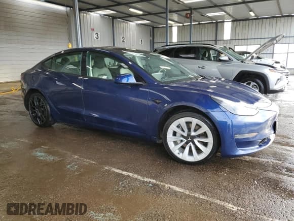 ✅ 2022 Tesla Model 3 • VIN: 5YJ3E1EA4NF304558 • Lot: 41845965. Wystawiony na Copart z przebiegiem 101 413 mil. Bezpłatny archiwum sprzedaży aukcyjnych z USA i szczegółowy raport historii pojazdu na DreamBid. Zdjęcie 4.