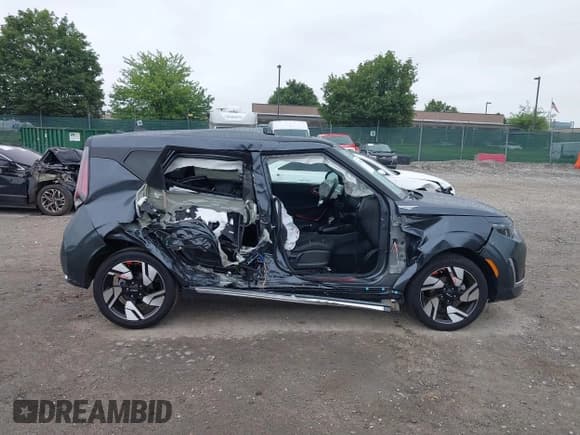 ✅ 2025 Kia Soul GT-Line • VIN: KNDJ53AU2S7246079 • Lot: 42594412. Listed on IAAI with 1,231 mi. Free auction sales archive from the USA and detailed vehicle history report at DreamBid. Image 14.